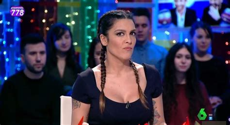 TV: Lorena castell teases a photo of her breasts in an ...